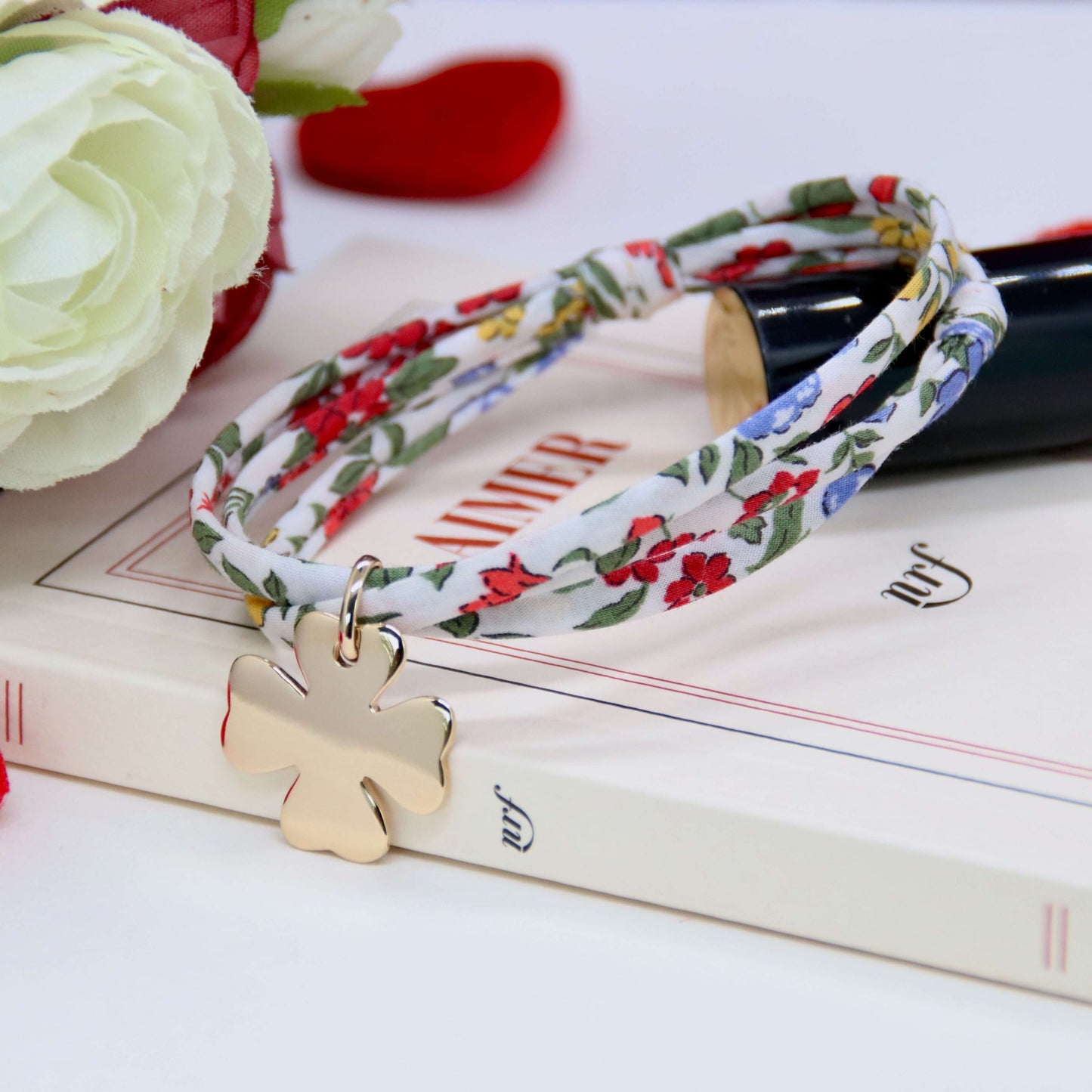 Personalized Liberty bracelet with 3 turns and Domed Clover