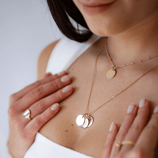 Personalized pendant with several round medals