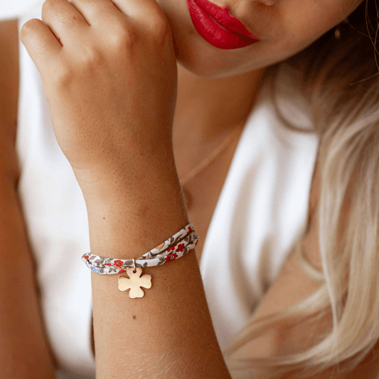 Personalized Liberty bracelet with 3 turns and Domed Clover
